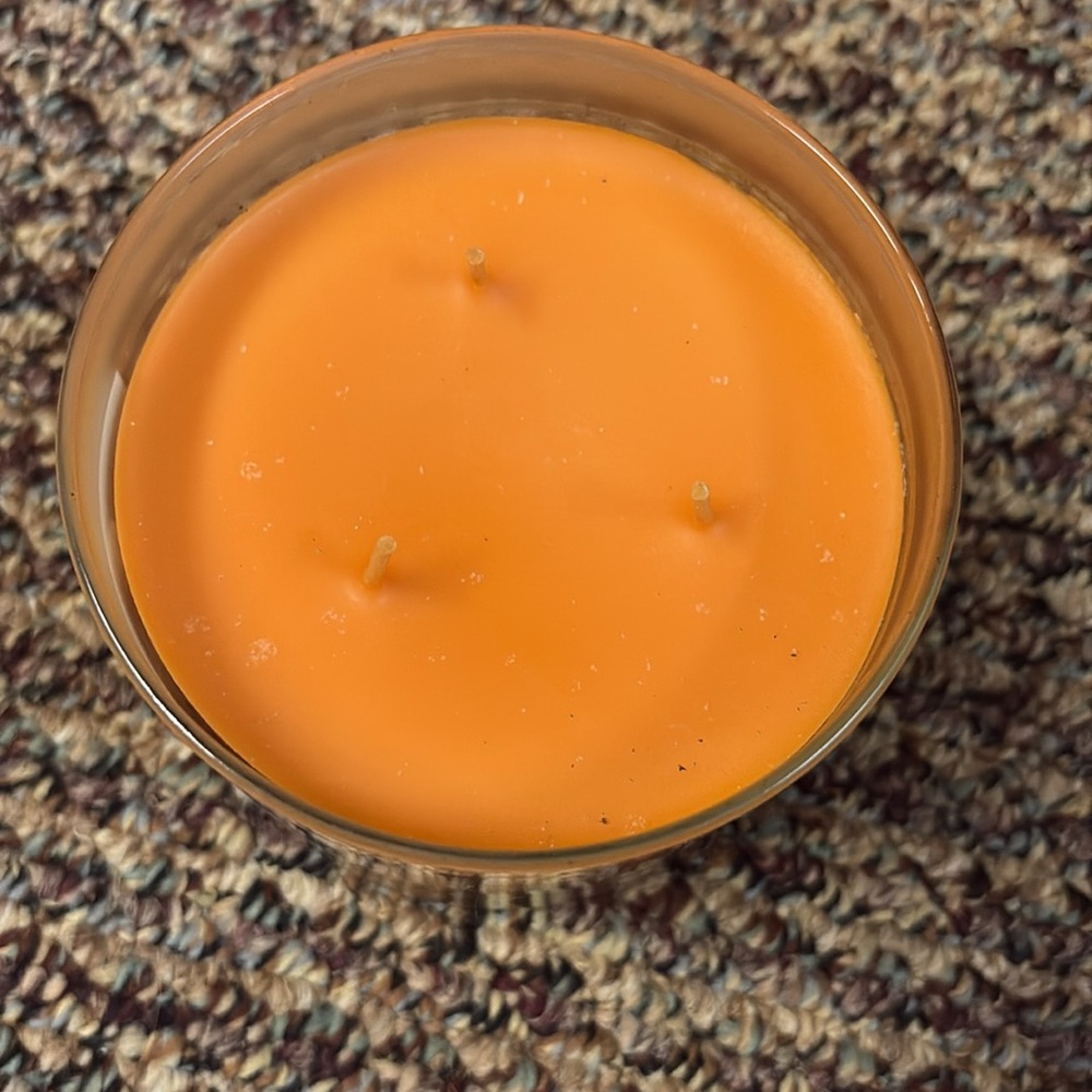 Bath & Body Works Pumpkin Spiced Cheesecake Candle - Orange and Silver - Picture 2 of 4